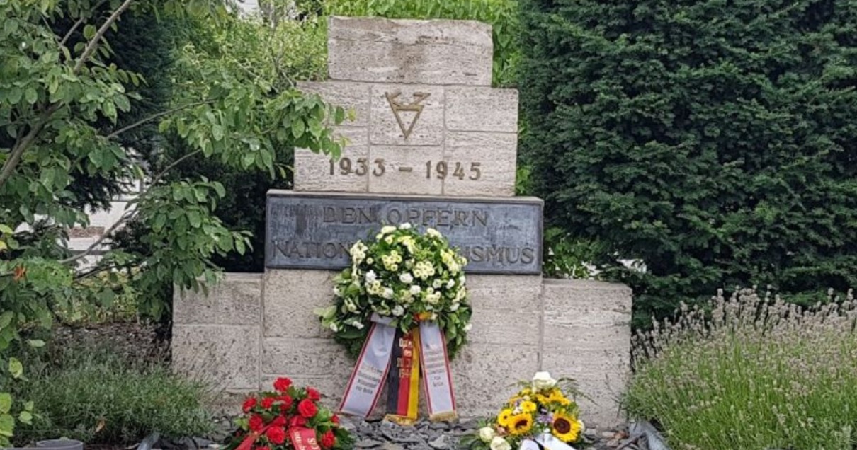Gedenkstein für die Opfer des Nationalsozialismus auf dem Steinplatz.

Bild: BA CW, Brühl